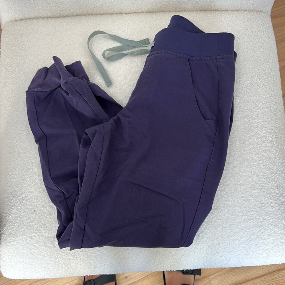 Jogger scrub